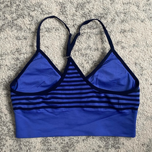 Striped Sports Bra - Picture 2 of 4